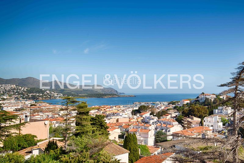 Foto 015da040-b08b-4fac-a2e5-8e0802885d96. Àtic amb xemeneia aparcament a El Colomer - La Bateria - La Coma Llançà