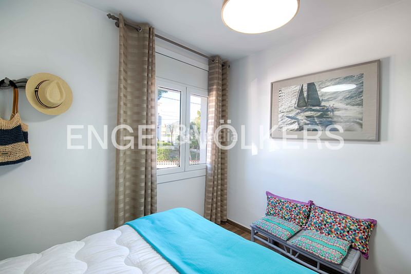 Foto d7d5de0e-3bad-4689-898c-09fb32a9043b. Àtic amb xemeneia aparcament a El Colomer - La Bateria - La Coma Llançà