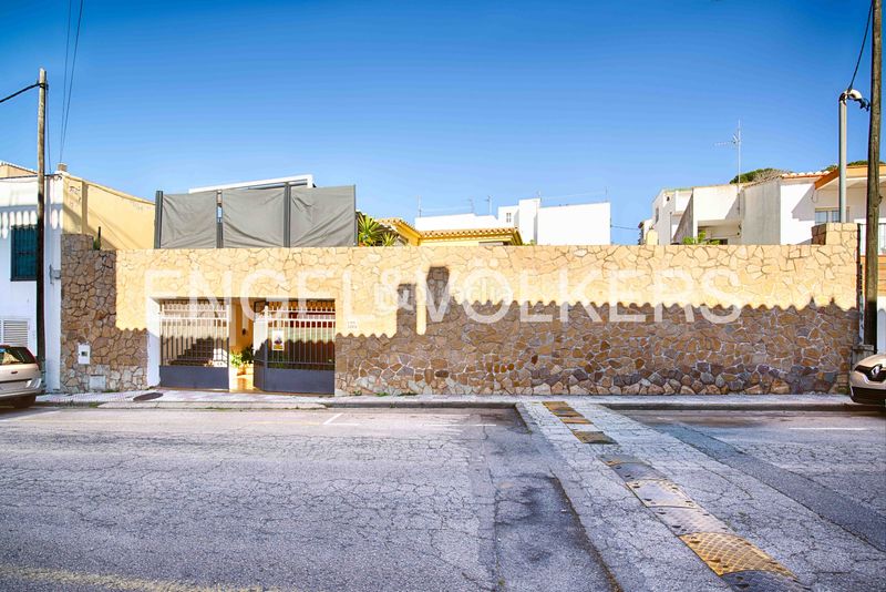 Foto 410e39d7-8bc7-4f3f-956a-08ecaffe4a78. Casa adossada amb xemeneia calefacció aparcament piscina a Llançà