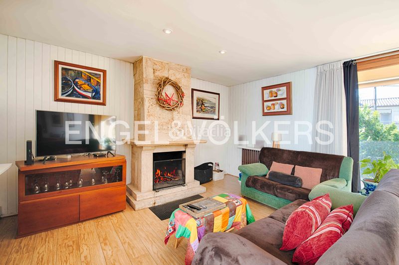 Foto 54f7d9f1-a509-4013-93c4-73e42392fec8. Casa adossada amb xemeneia calefacció aparcament piscina a Llançà