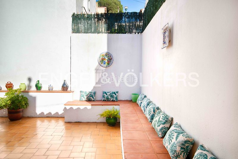 Foto 6b6d476d-1749-49fa-8d6c-e7fce49cca06. Casa adossada amb xemeneia calefacció aparcament piscina a Llançà