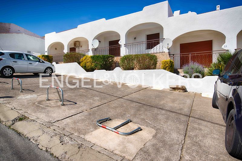 Foto 2ef2d5d9-ca15-4838-8708-b3f8aa108f84. Casa adossada a Puig Rom-Canyelles-Almadrava Roses