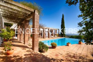 Chalet  Carrer del puig oriol. Casa de lujo en llers (alt empordà) con vistas 360º, piscina y a
