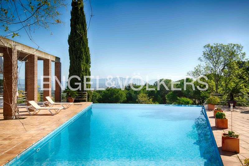 Foto 64cfb33a-17d6-4021-8874-8972fee8565a. Xalet amb xemeneia calefacció aparcament piscina a Llers