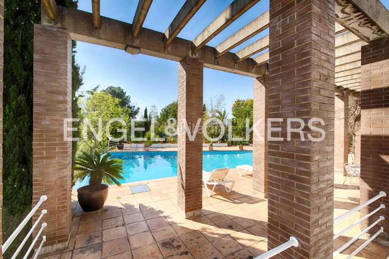 Foto b177ff27-181e-4962-8860-6e2742cb625a. Xalet amb xemeneia calefacció aparcament piscina a Llers
