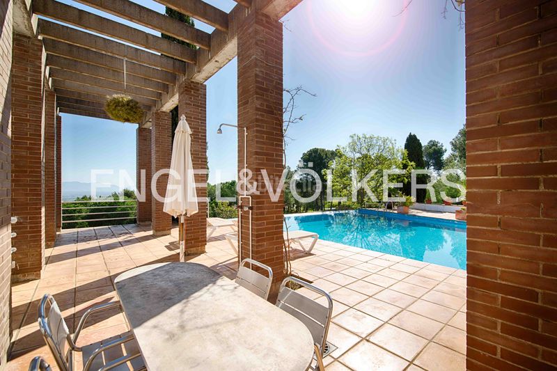 Foto b2d23cce-e737-412e-a725-2a29e814f78e. Xalet amb xemeneia calefacció aparcament piscina a Llers