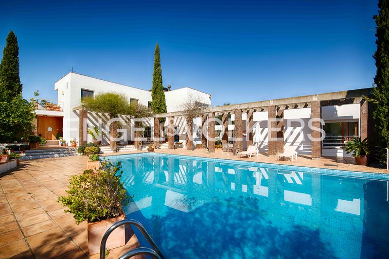 Foto c690509b-f4b7-45e3-8ed5-54ded4be39bd. Xalet amb xemeneia calefacció aparcament piscina a Llers