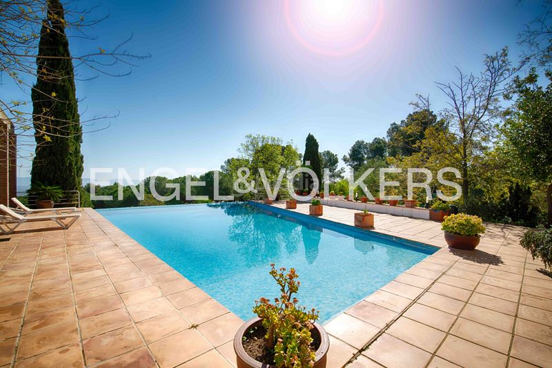 Foto cfbe3203-7e5e-4855-9967-46dc6a5fa13a. Xalet amb xemeneia calefacció aparcament piscina a Llers