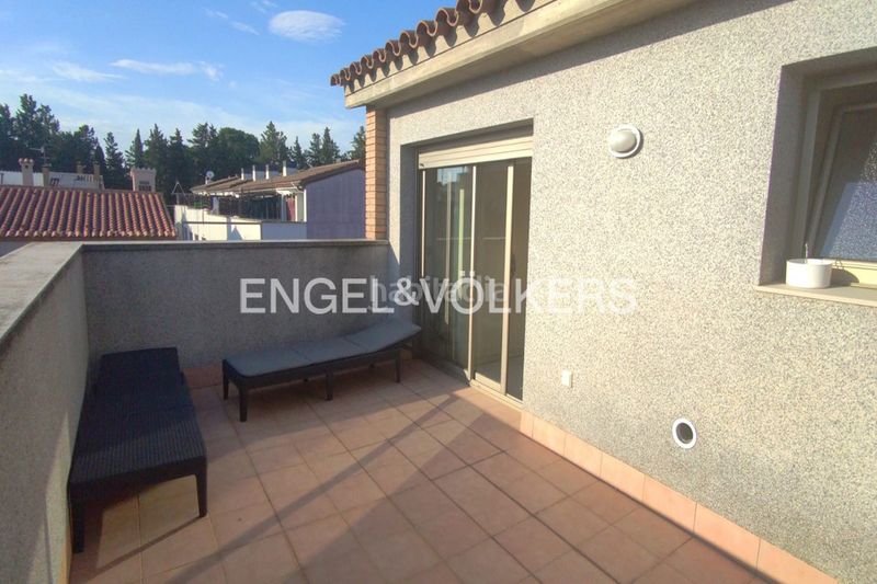 Foto d0f5738c-e54d-4743-b62e-68587a4150ee. Casa adossada amb aparcament a Poble Nou-Olivar Gran Figueres