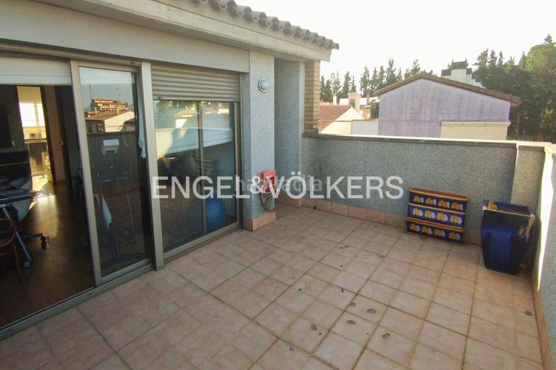 Foto f7d22bae-2408-4936-9bc5-ed994973c9f0. Casa adossada amb aparcament a Poble Nou-Olivar Gran Figueres