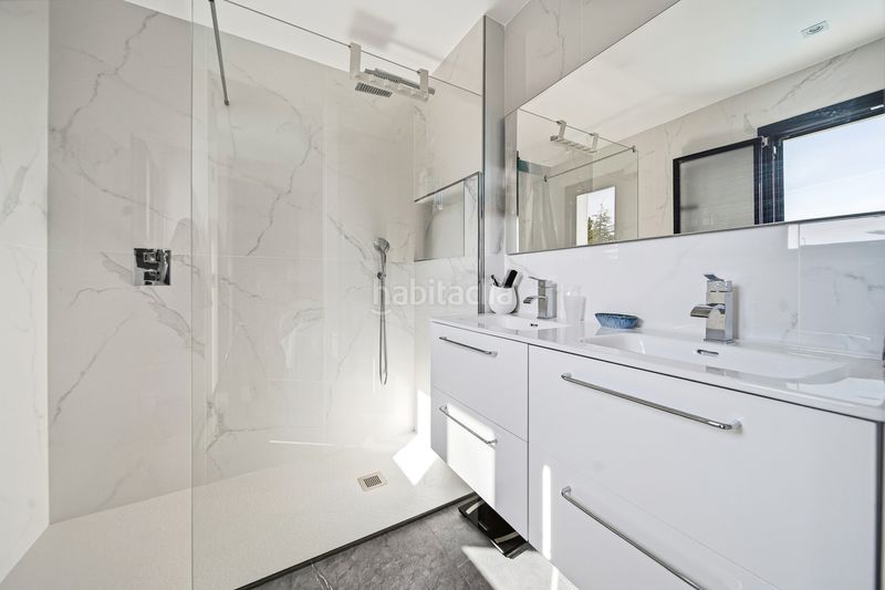 Foto 156f8c6a-e9b2-4476-bed6-187b5f8f47a6. Casa amb aparcament piscina a Carmençó Empuriabrava