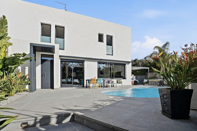 Foto b9c9137f-4366-4d92-920b-1f90afa22685. Casa amb aparcament piscina a Carmençó Empuriabrava