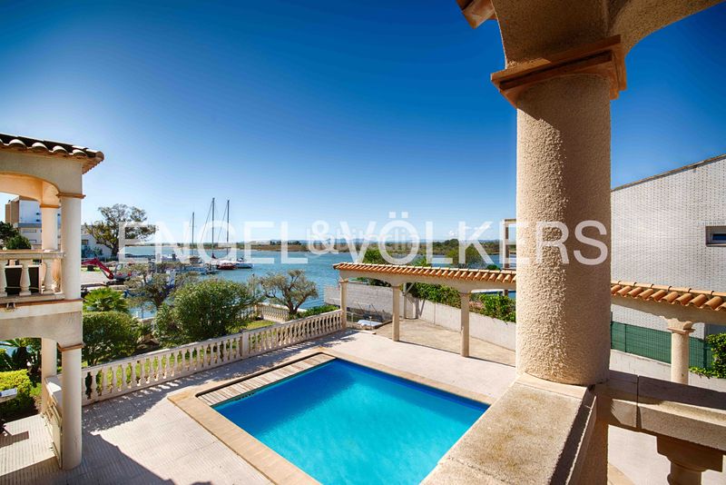 Foto 02136518-8b53-4ba7-8a47-9a5200241d00. Casa amb calefacció aparcament piscina a Santa Margarida Roses