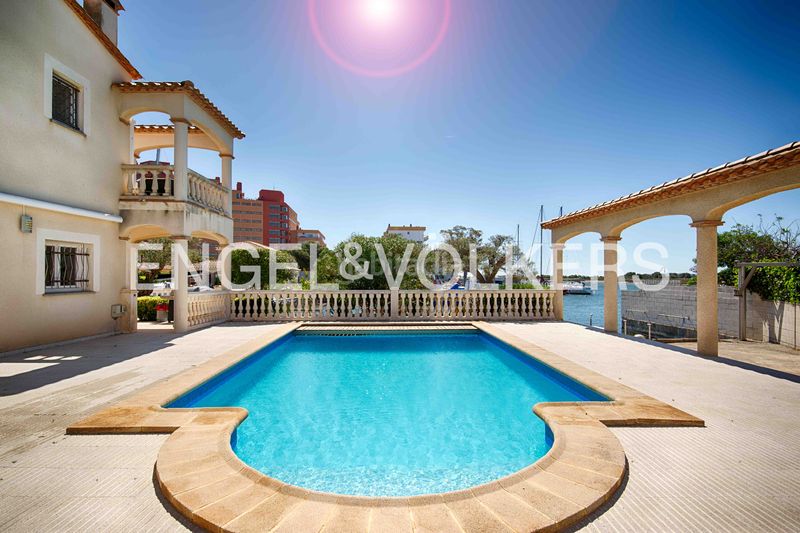Foto 647d9450-5f6f-42b4-bfee-efb8b36425e1. Casa amb calefacció aparcament piscina a Santa Margarida Roses