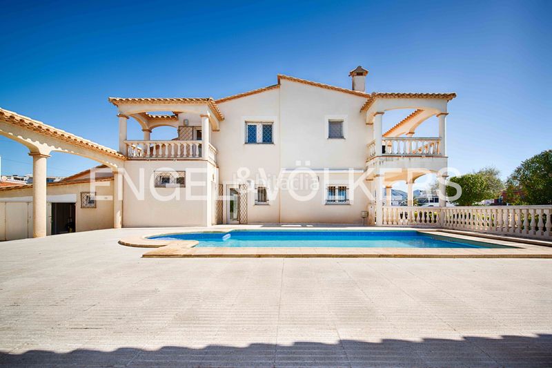 Foto f1d1a04a-4741-45f5-957f-8cf5a6a91e22. Casa amb calefacció aparcament piscina a Santa Margarida Roses
