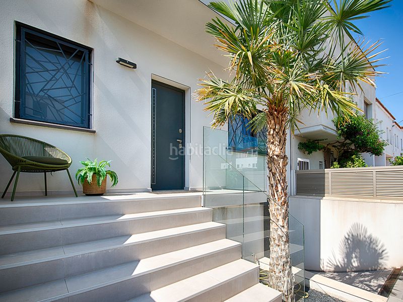 Foto 2a84ac5c-d38f-4335-ba08-53a8d1436649. Casa adossada amb aparcament piscina a Port Banyuls - Port Alegre - Port Empordà Empuriabrava