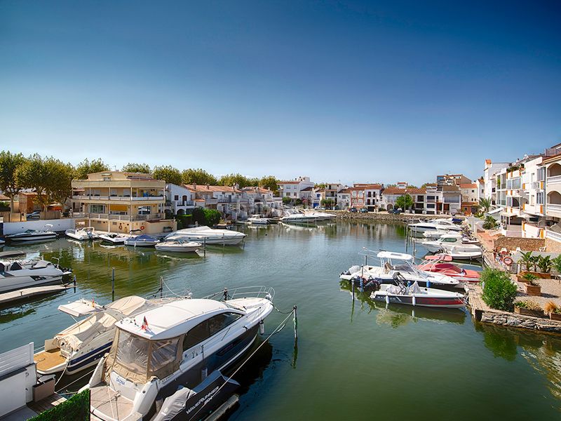 Foto c070b3e6-6067-43cd-ab6c-f2c0a4916b80. Casa adossada amb aparcament piscina a Port Banyuls - Port Alegre - Port Empordà Empuriabrava