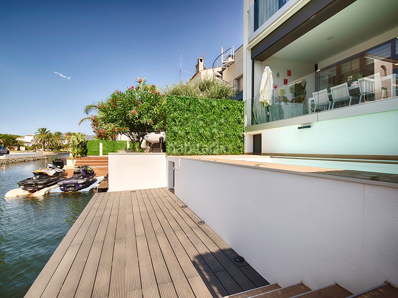 Foto d2047132-ffe4-478d-8b80-e7dd3860b420. Casa adossada amb aparcament piscina a Port Banyuls - Port Alegre - Port Empordà Empuriabrava
