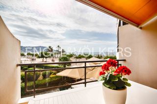 Apartament a Carrer de Bernat Metge 10