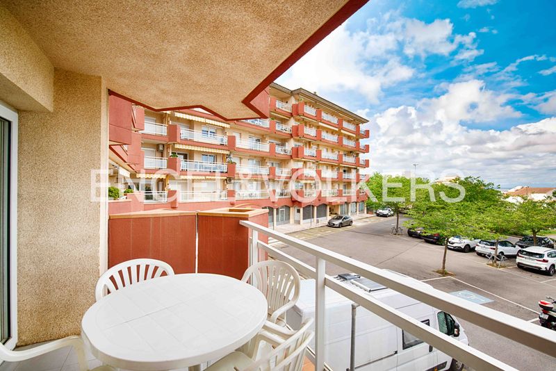 Foto 418c0f99-8f1b-48d7-86bb-6d7ad3c2c1b7. Apartament a plaça carles fages de climent 3 a Puig Rom-Canyelles-Almadrava Roses