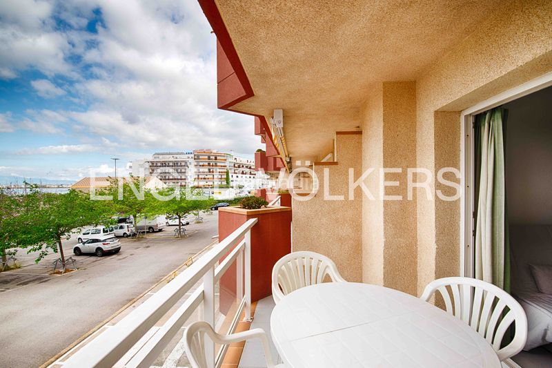 Foto 4fa125d5-0e22-471c-b05d-cf60fdddd19a. Apartament a plaça carles fages de climent 3 a Puig Rom-Canyelles-Almadrava Roses