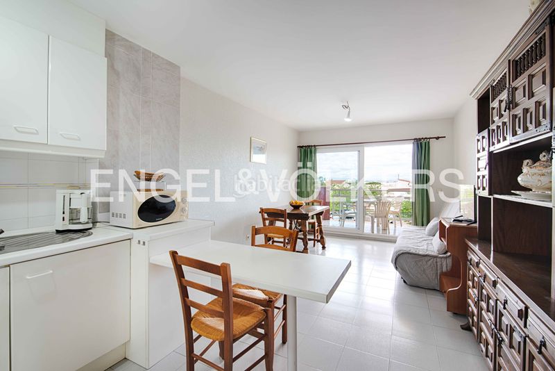 Foto a5b636da-7db9-4742-927f-074ddb2f0035. Apartament a plaça carles fages de climent 3 a Puig Rom-Canyelles-Almadrava Roses