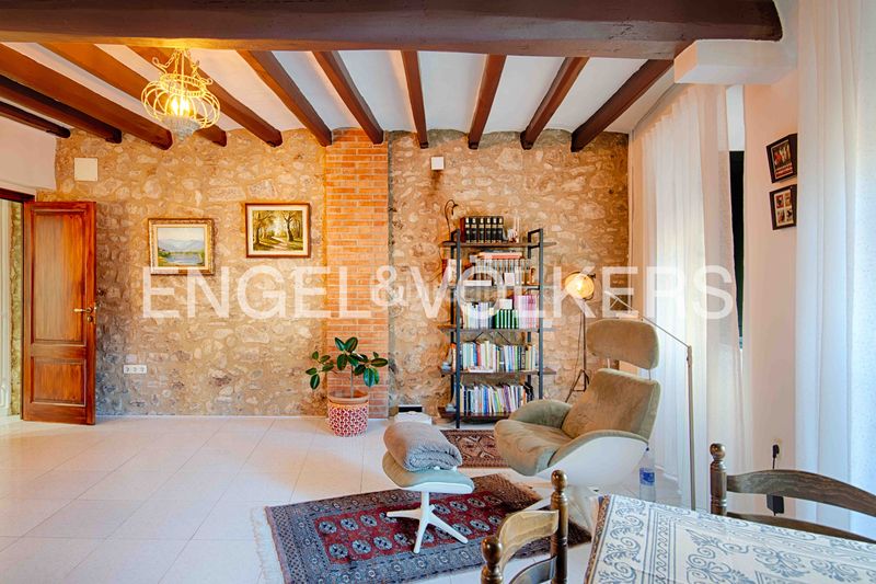 Foto 495d22db-ea57-4ca6-b376-cda5dd725de2. Casa amb xemeneia piscina a Terrades