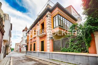 Casa bifamiliare  Carrer colom. Oportunidad única en el centro de figueres