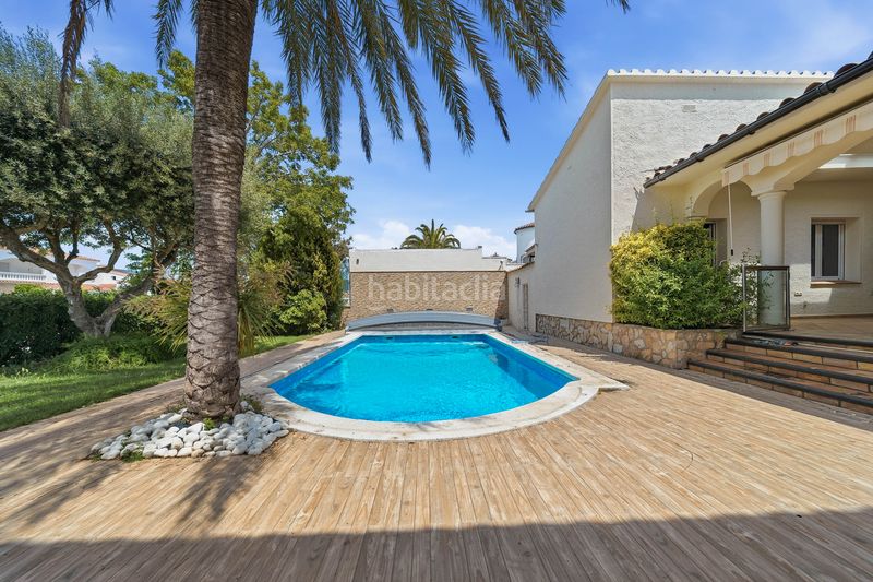 Foto 9289b575-ebab-4948-86c8-9fa3777a02af. Xalet amb piscina a Cap Ras - Creus - Falconera Empuriabrava