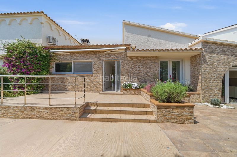 Foto b0105ffe-4b13-4627-a316-4364cad1d2d1. Xalet amb piscina a Cap Ras - Creus - Falconera Empuriabrava