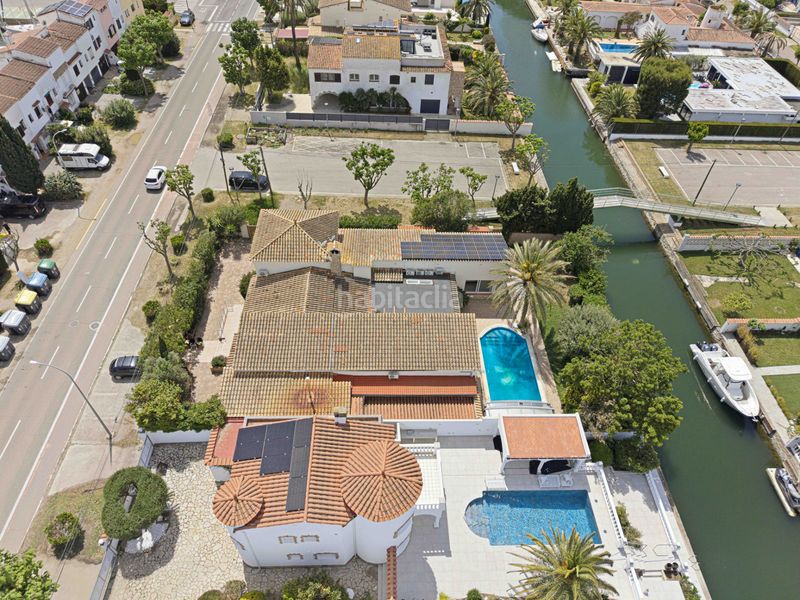 Foto ddb577ca-93d3-4019-811f-bff23778a178. Xalet amb piscina a Cap Ras - Creus - Falconera Empuriabrava