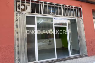 Locale commerciale  Carrer del notari salvador dalí. Local de 127 m² ideal para almacén, parking o servicio técnico e