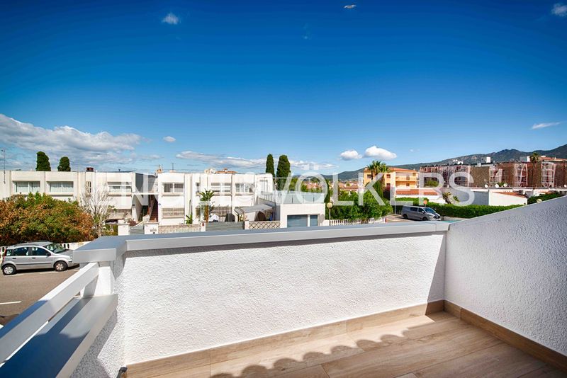 Foto 47a53a0a-b294-45b0-a2ae-70add7ce8370. Casa aparellada a Santa Margarida Roses