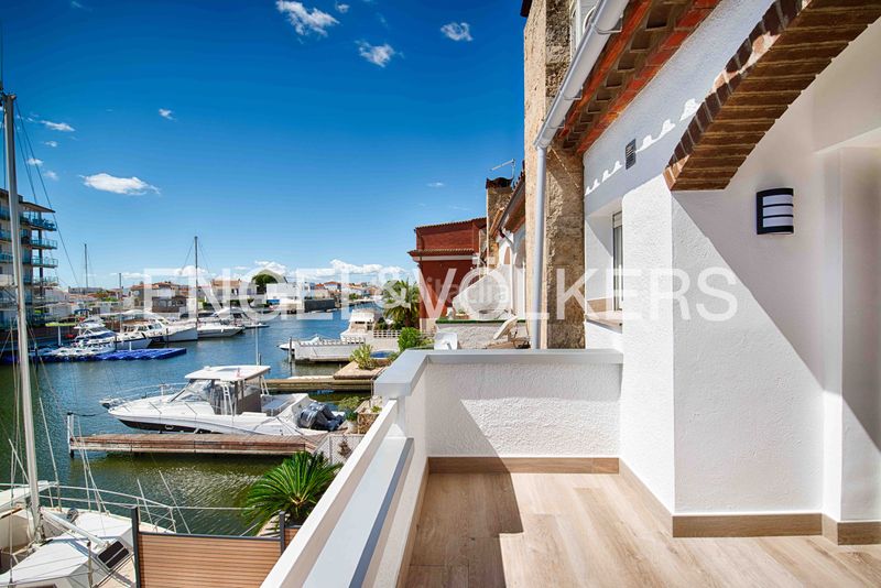 Foto c41ef69b-11ee-40f2-bdaf-55a3103ab44a. Casa aparellada a Santa Margarida Roses