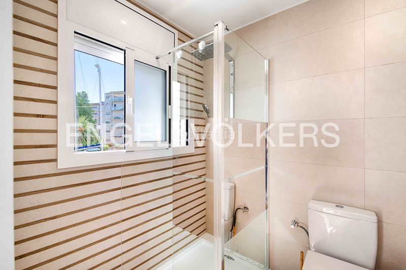 Foto e5ba4e6b-8b3f-4536-b544-e753c0dc7659. Casa aparellada a Santa Margarida Roses