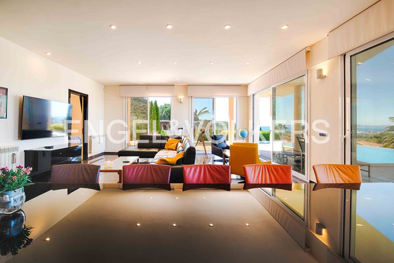 Foto 16dddd31-be54-4fb2-9fc1-37ee087967de. Casa amb piscina a Palau-saverdera