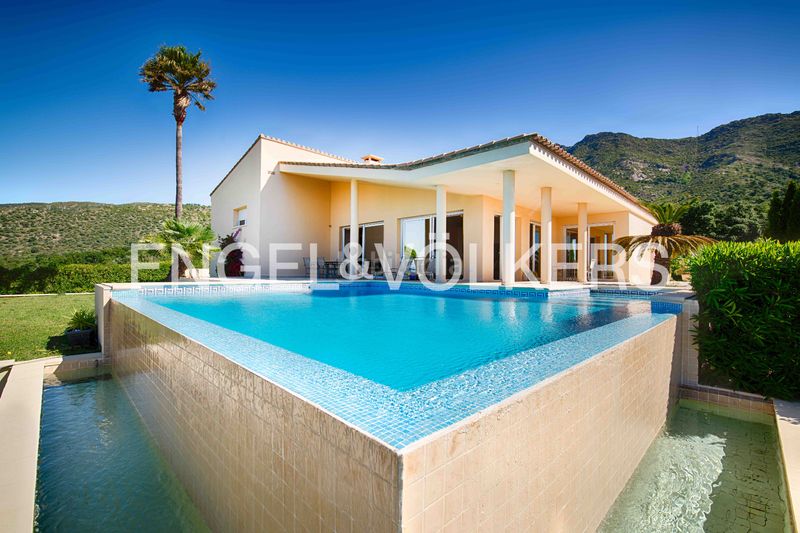 Foto 6ffe7775-8bac-440e-8a3d-a63e3fd560c1. Casa amb piscina a Palau-saverdera
