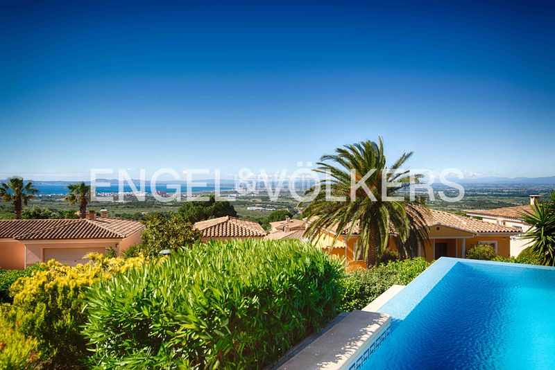 Foto 96edf62e-809a-4de2-898f-2ba02b1668bb. Casa amb piscina a Palau-saverdera