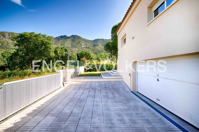 Foto 9c13a9e2-c67f-4ba9-8f30-f83d0b9de8fa. Casa amb piscina a Palau-saverdera