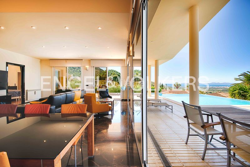 Foto a7a1a228-69e0-44fc-9ced-288686242487. Casa amb piscina a Palau-saverdera