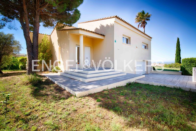 Foto d100a478-6121-4208-ad19-87cc7690445d. Casa amb piscina a Palau-saverdera