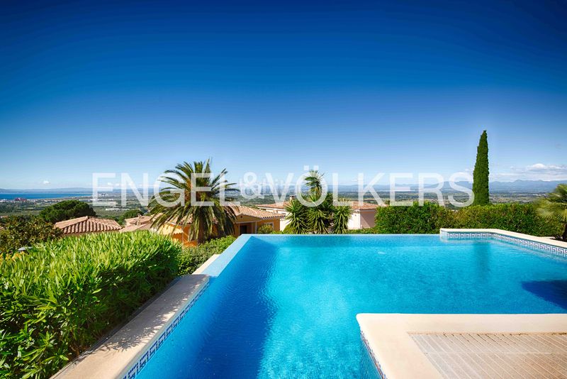 Foto d526a782-23c6-4249-bed4-ca9f67ae6d31. Casa amb piscina a Palau-saverdera