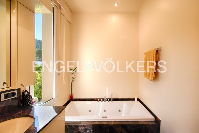 Foto d83b463d-56ec-41a5-89ff-57b870d73035. Casa amb piscina a Palau-saverdera
