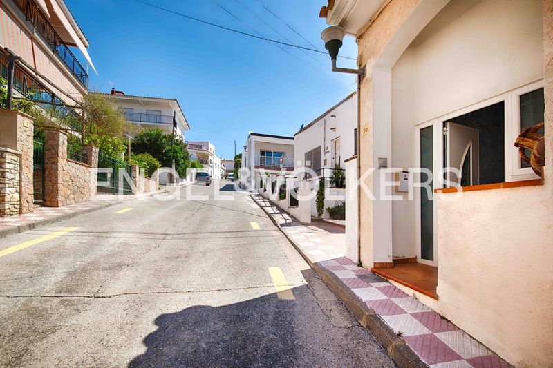 Foto 4d8d2b98-b403-47d2-a197-44e6953efd2f. Pis amb aparcament a La Vila Llançà