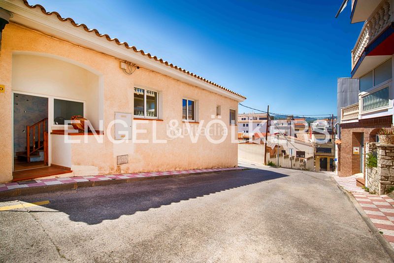 Foto decce9fa-0a6f-4e8b-aec7-d56cf049028f. Pis amb aparcament a La Vila Llançà