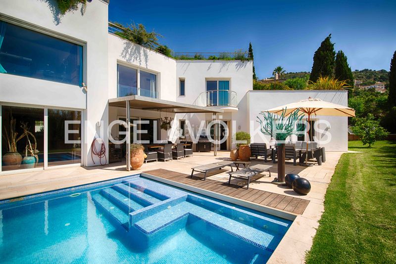 Foto 0df737ef-9dfa-45ca-8d3c-c29ac23b9e51. Casa amb piscina a Palau-saverdera