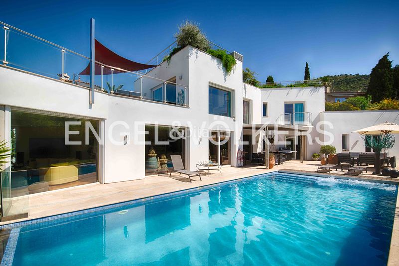 Foto fd035bb4-07b9-4246-bec9-76781c2713a1. Casa amb piscina a Palau-saverdera