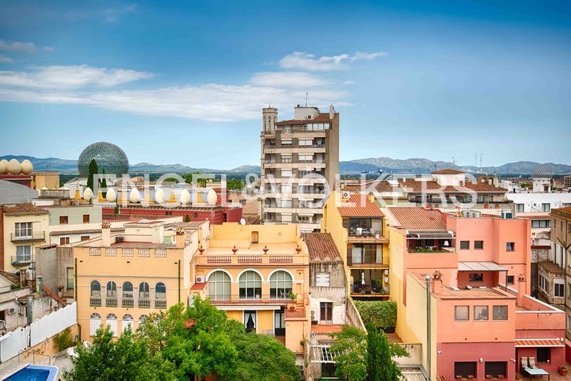 Foto b5711484-ada0-433f-bc78-e83c3a338871. Pis amb calefacció aparcament a Centre Figueres