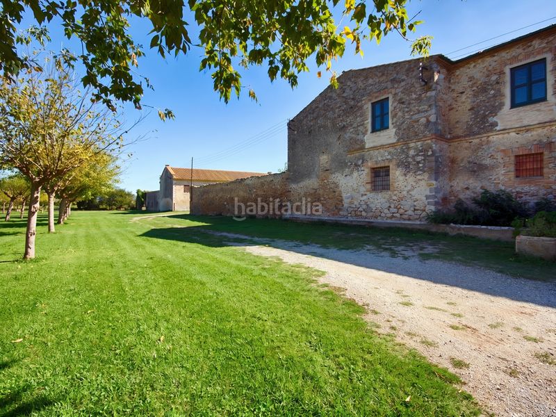 Foto 6a52bab2-e0a0-4e81-b69e-c7fa13b26c3f. Casa amb xemeneia aparcament a Castelló d´Empúries