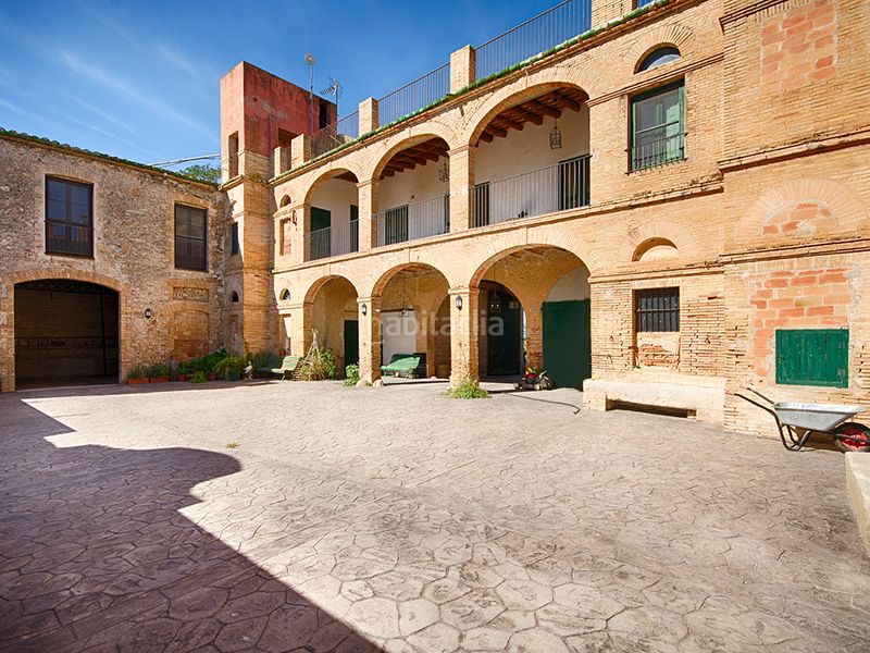 Foto f762ebef-2de3-42b6-87df-2771cd2825f7. Casa amb xemeneia aparcament a Castelló d´Empúries